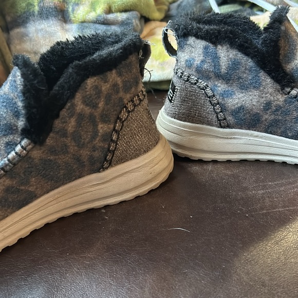 Hey Dude fur booties - Picture 2 of 4